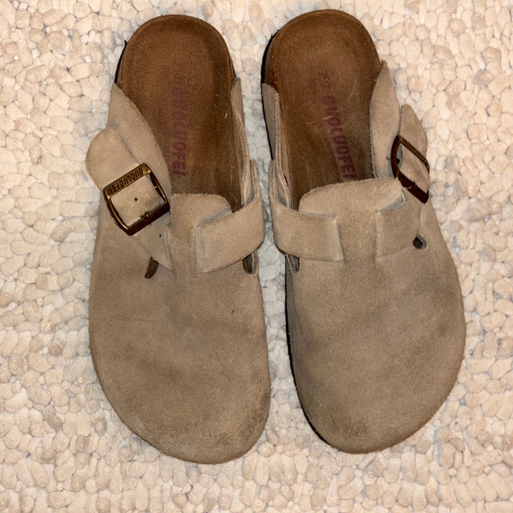 Guoluofei Leather‎ Beige Clogs Mules 250 40 
Preowned. Unisex.